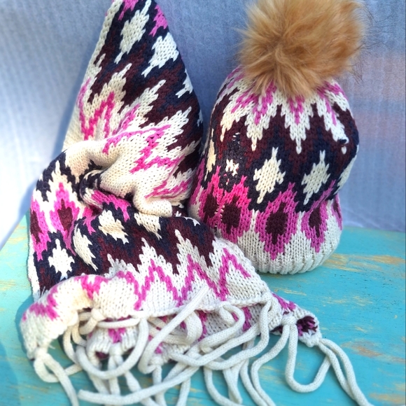 Scarf Hat Set Puff Ball Faux Fur Fringe Tassels Zig Zag Print Pink Knit Long NWT - Picture 8 of 16